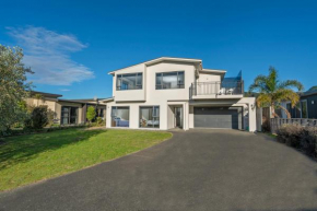 Pauanui Hangar Retreat - Pauanui Holiday Home